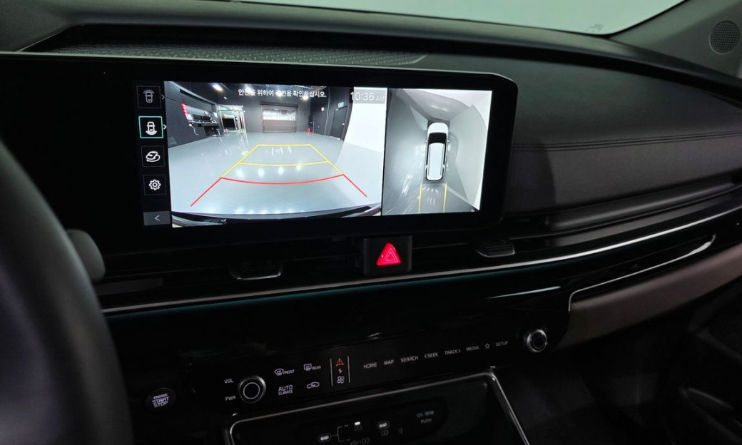 Kia Carnival 7-Seater Gravity, 2024