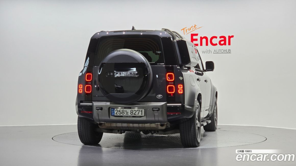 Land Rover Defender 110 P300 X-Dynamic SE, 2022