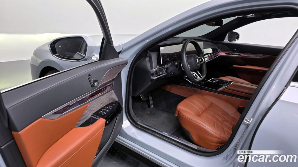 BMW 7-Series 740i xDrive M Sport, 2025