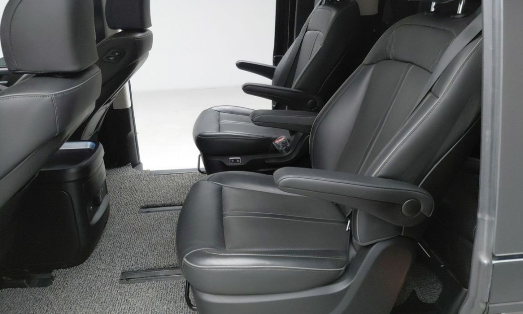 Hyundai Staria Lounge 9-Seater, 2022