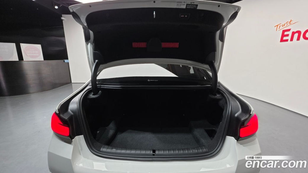 BMW 5-Series 530i xDrive M Sport Package, 2023
