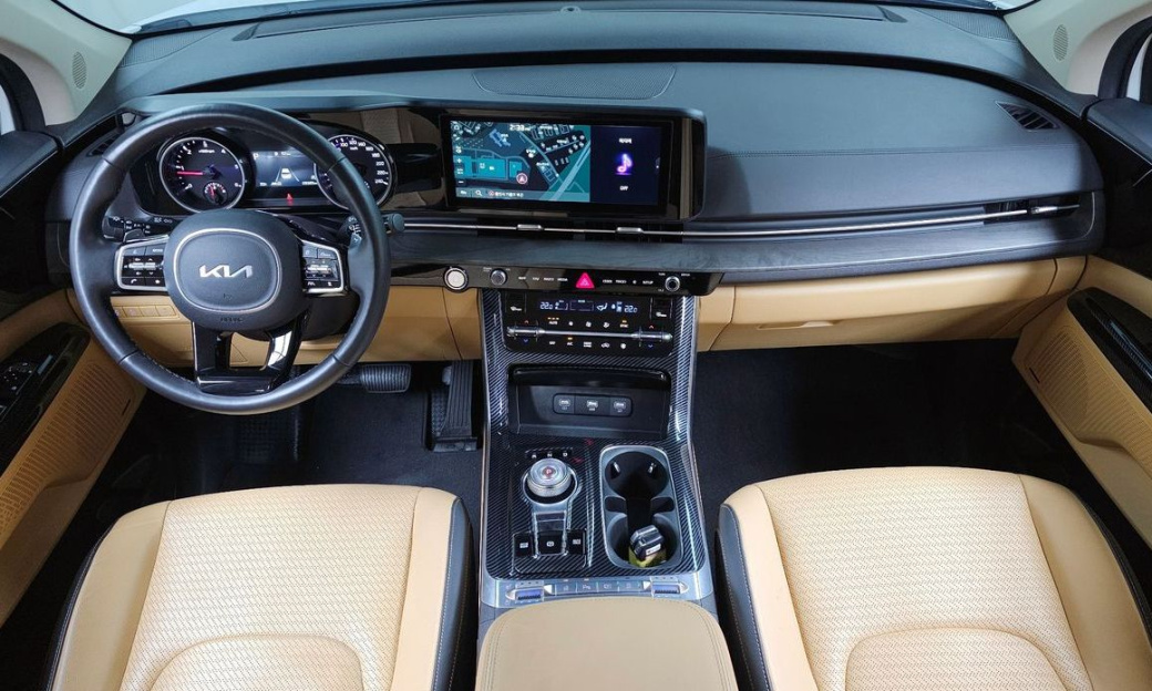 Kia Carnival 7-Seater Outdoor, 2023