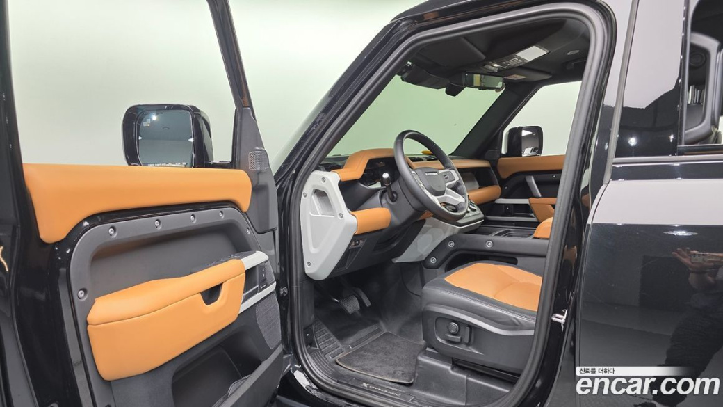 Land Rover Defender 110 P300 X-Dynamic SE, 2024