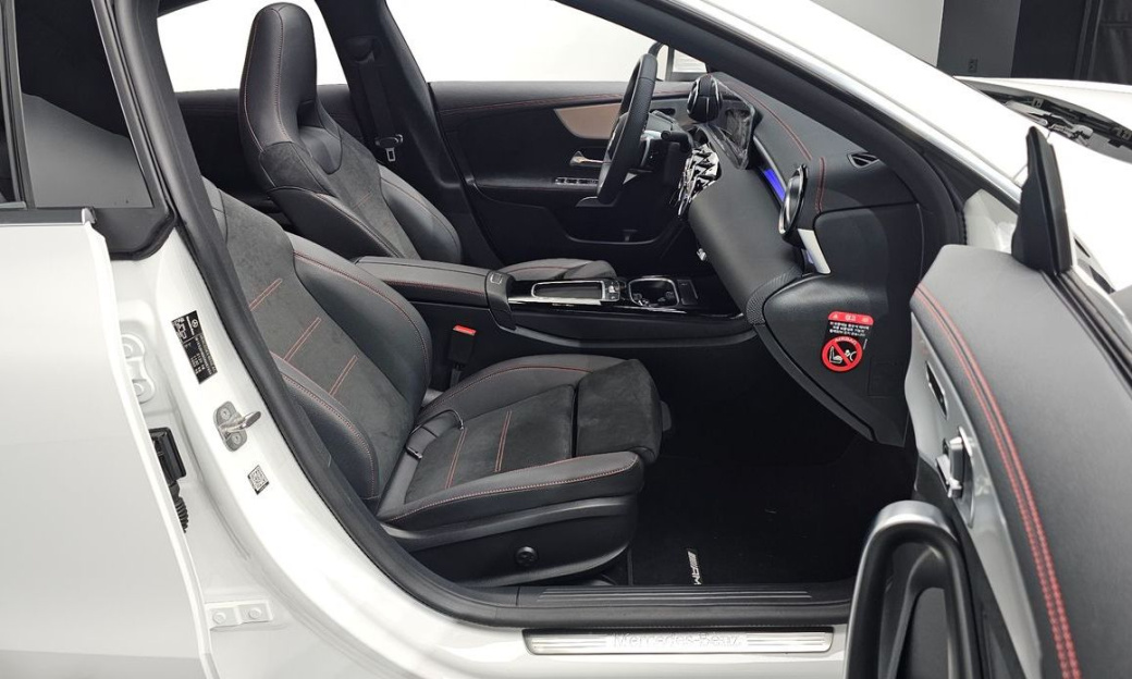 Mercedes-Benz CLA-Class CLA250 4MATIC, 2025