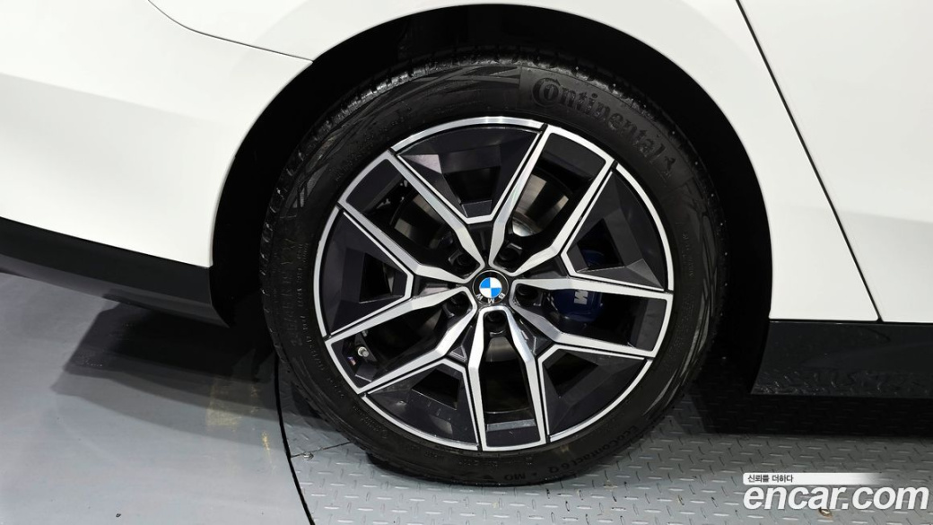 BMW 5-Series 520i M Sport, 2025
