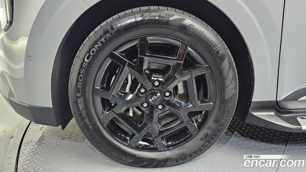 Kia Carnival 7-Seater Gravity, 2024