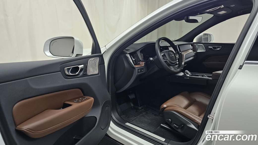 Volvo XC60 B6 Inscirtion, 2022
