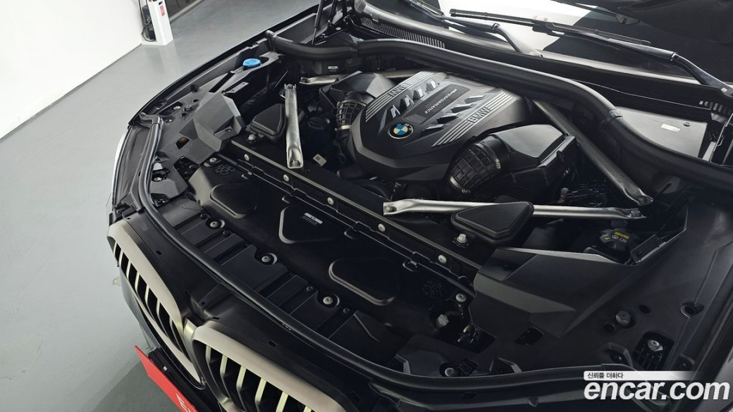 BMW X5 M50i, 2022