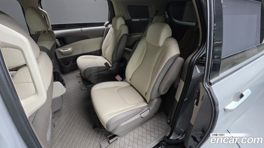 Kia Carnival 9-Seater Gravity, 2025
