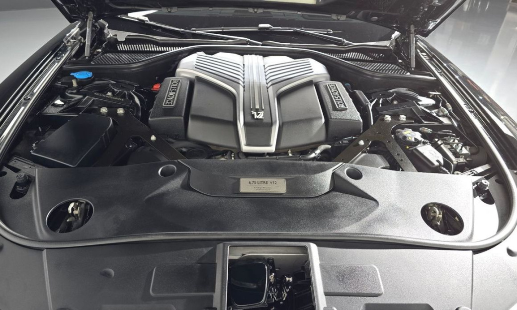 Rolls-Royce Ghost 6.7 V12 Black Badge, 2023