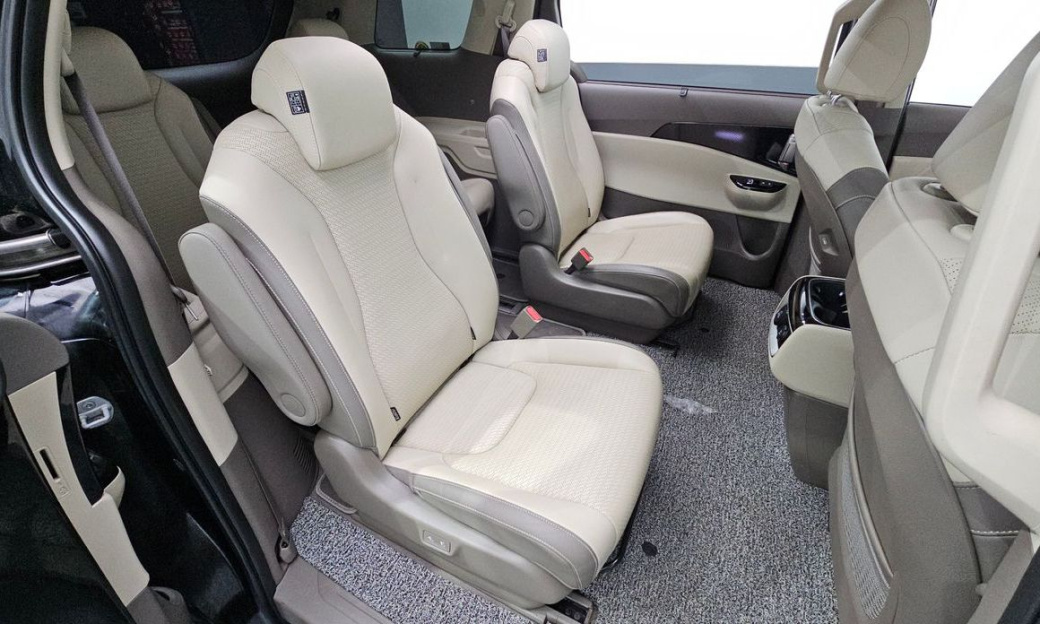 Kia Carnival 9-Seater Signature, 2023