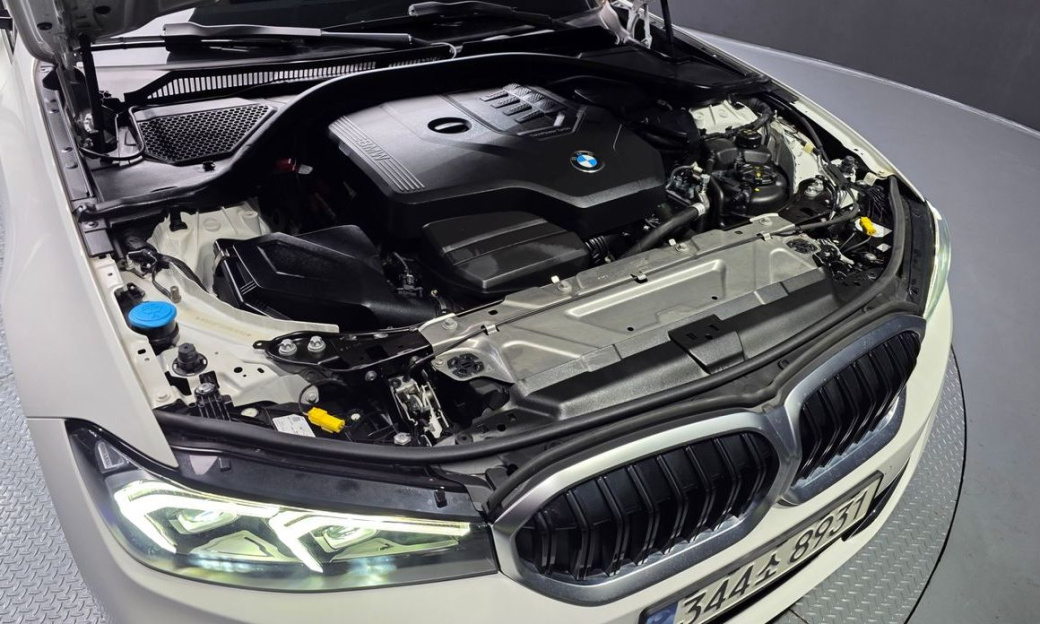 BMW 3-Series 320i, 2024