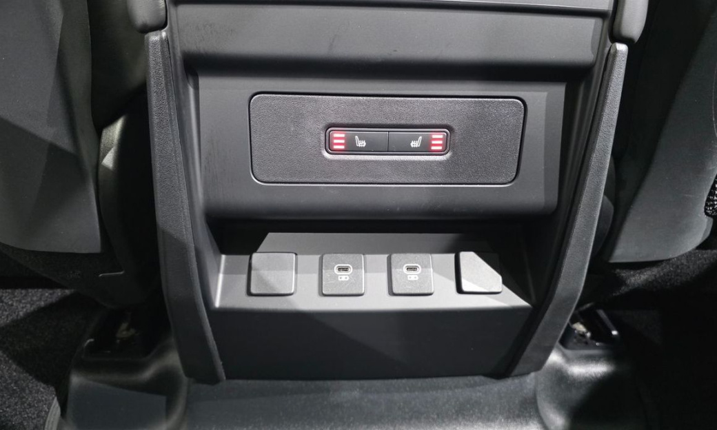 Land Rover Defender 110 P300 X-Dynamic SE, 2024