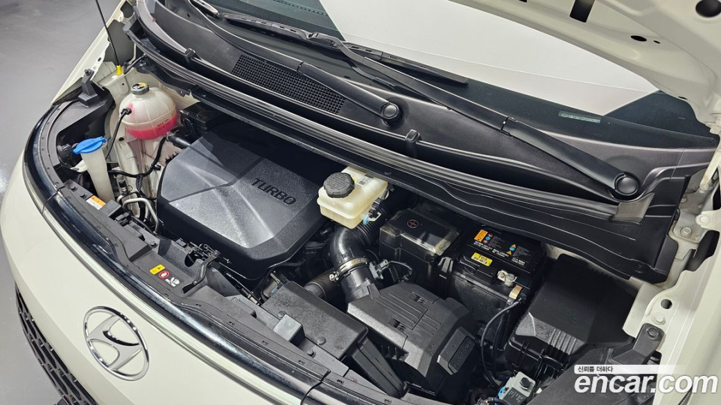 Hyundai Staria 4WD Tourer 9-Seater, 2023