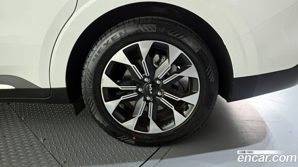 Kia Carnival 9-Seater Signature, 2023