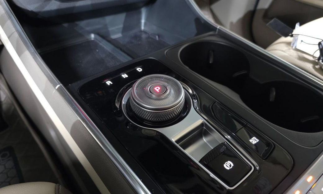 Kia Carnival 9-Seater Gravity, 2025