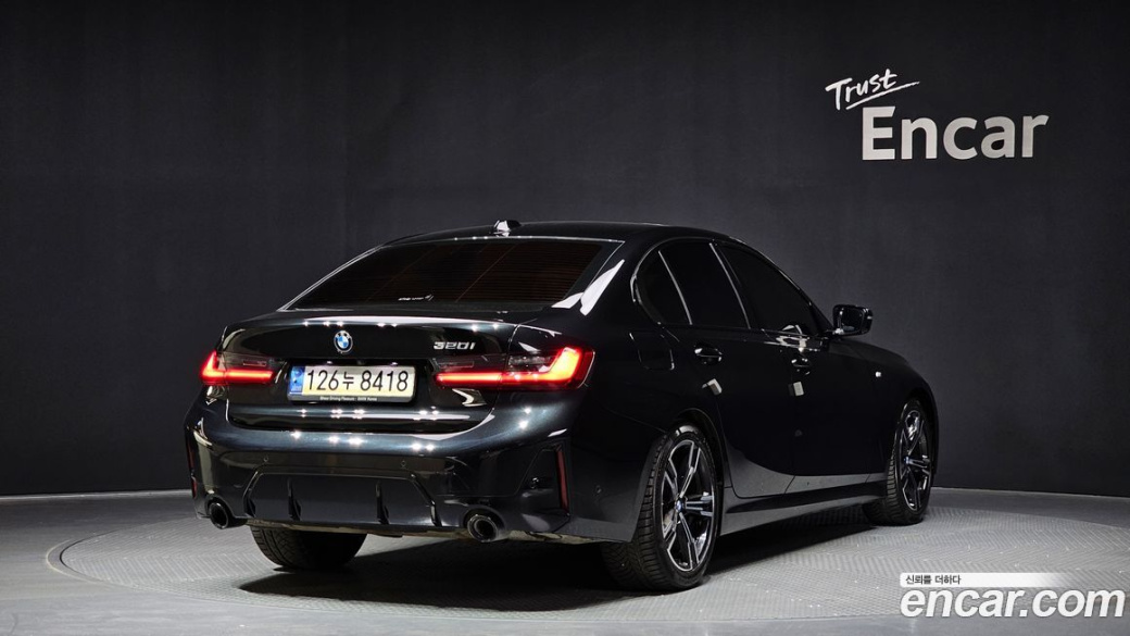 BMW 3-Series 320i M Sport, 2023