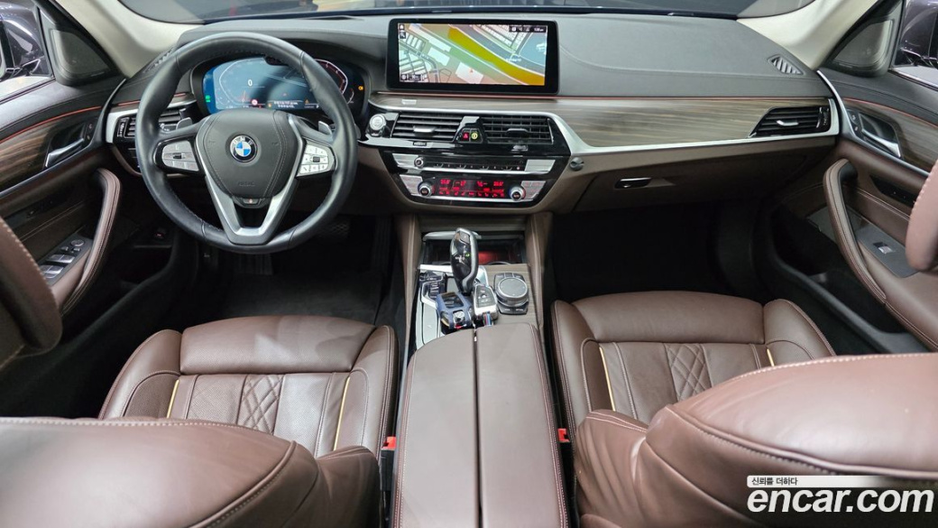 BMW 5-Series 530i Luxury, 2022