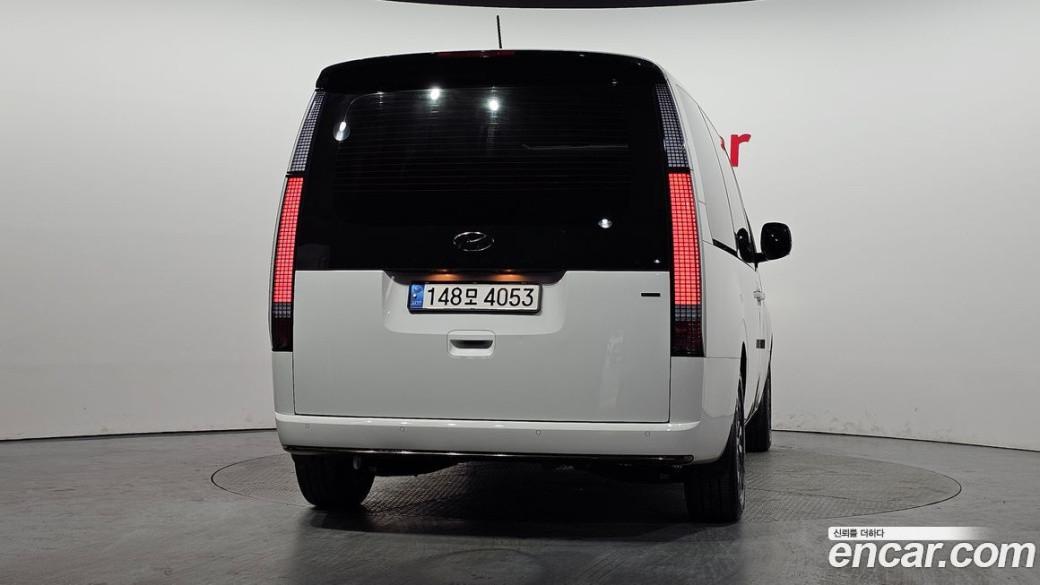 Hyundai Staria 4WD Lounge 7-Seater, 2022