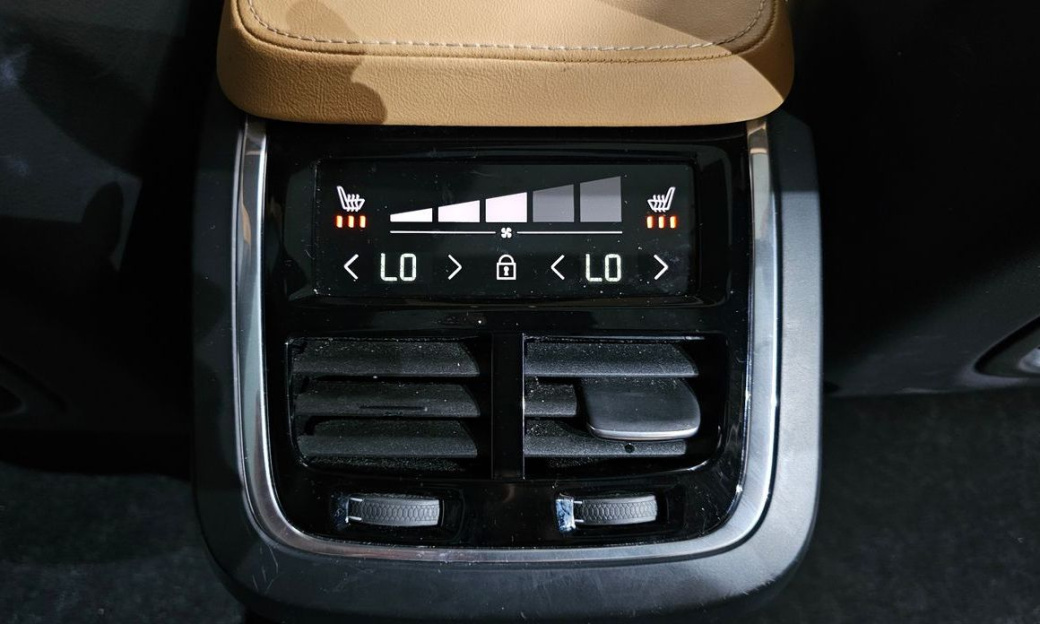 Volvo XC90 B6 Ultra Bright, 2025
