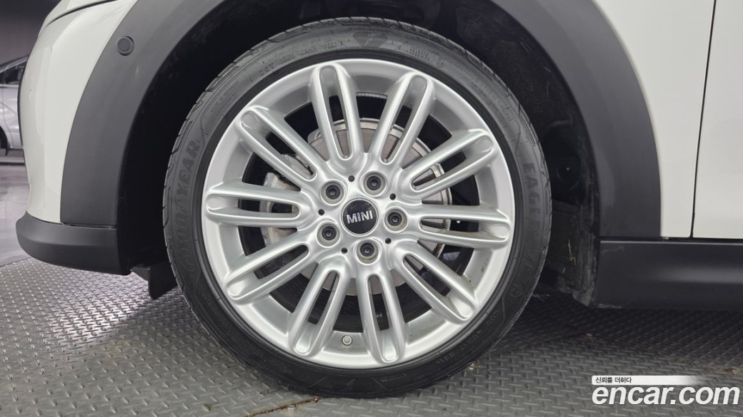 Mini Cooper Classic Plus Launch Pack, 2023