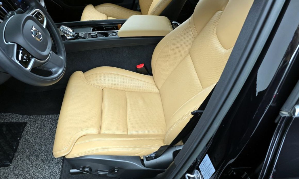 Volvo XC60 B5 Inscription, 2022