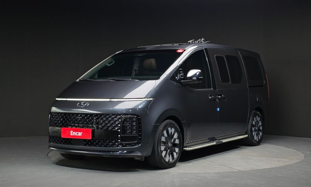 Hyundai Staria Lounge 9-Seater, 2023