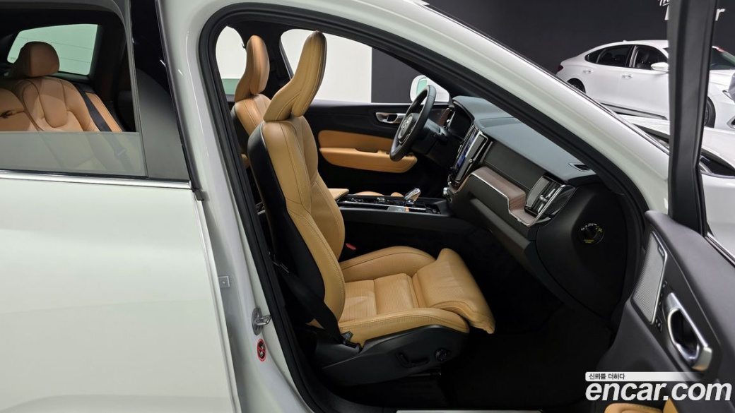 Volvo XC60 B5 Ultimate Bright, 2024