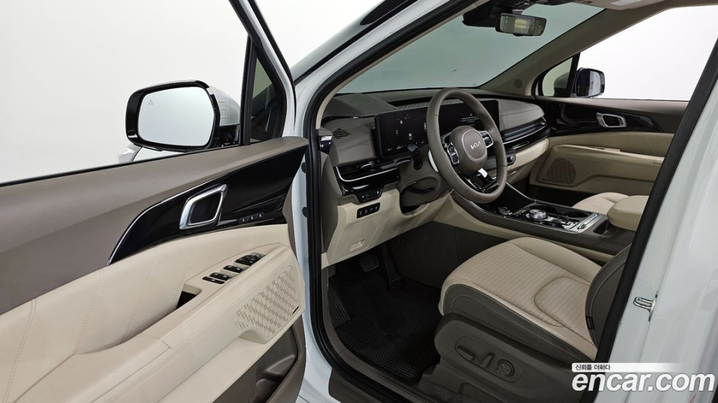 Kia Carnival 9-Seater Signature, 2024