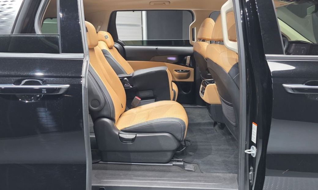 Kia Carnival 11-Seater Signature, 2023