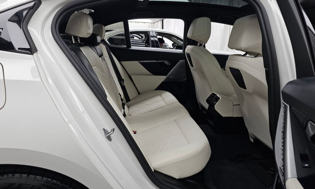 BMW 5-Series 520i M Sport, 2025