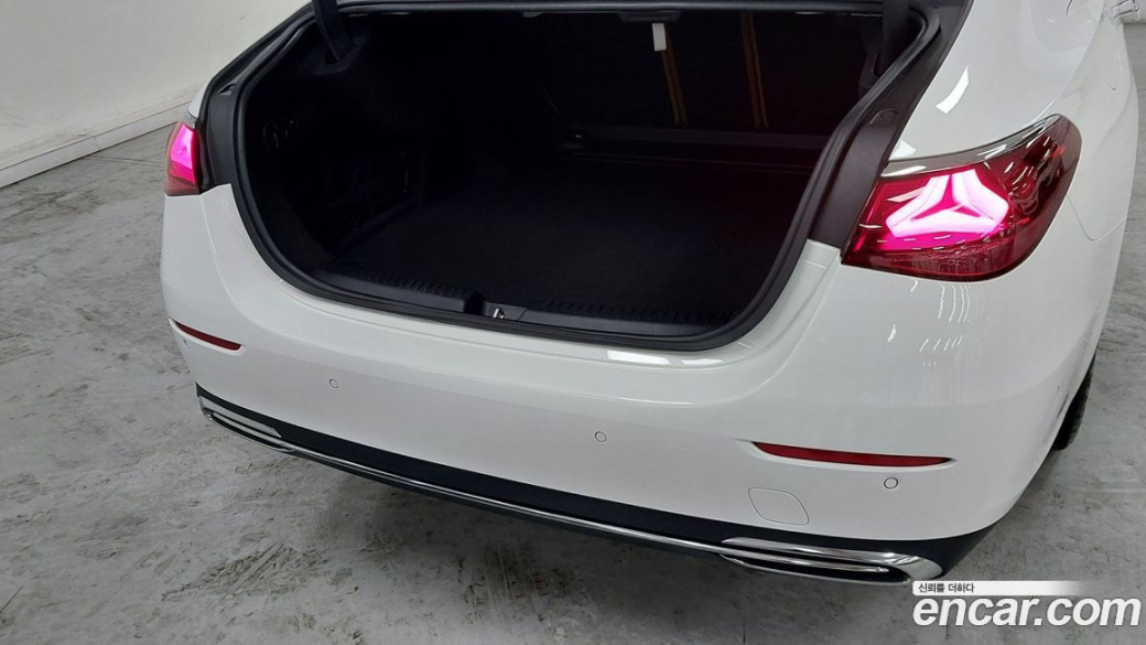 Mercedes-Benz E-Class E220d 4MATIC Exclusive, 2024