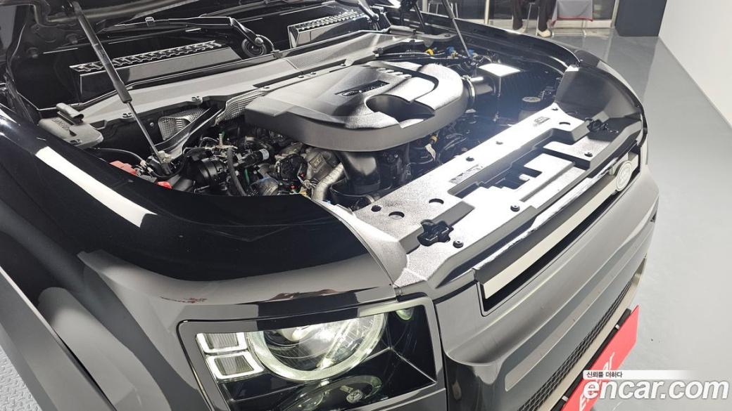 Land Rover Defender 130 D300 X-Dynamic HSE, 2024