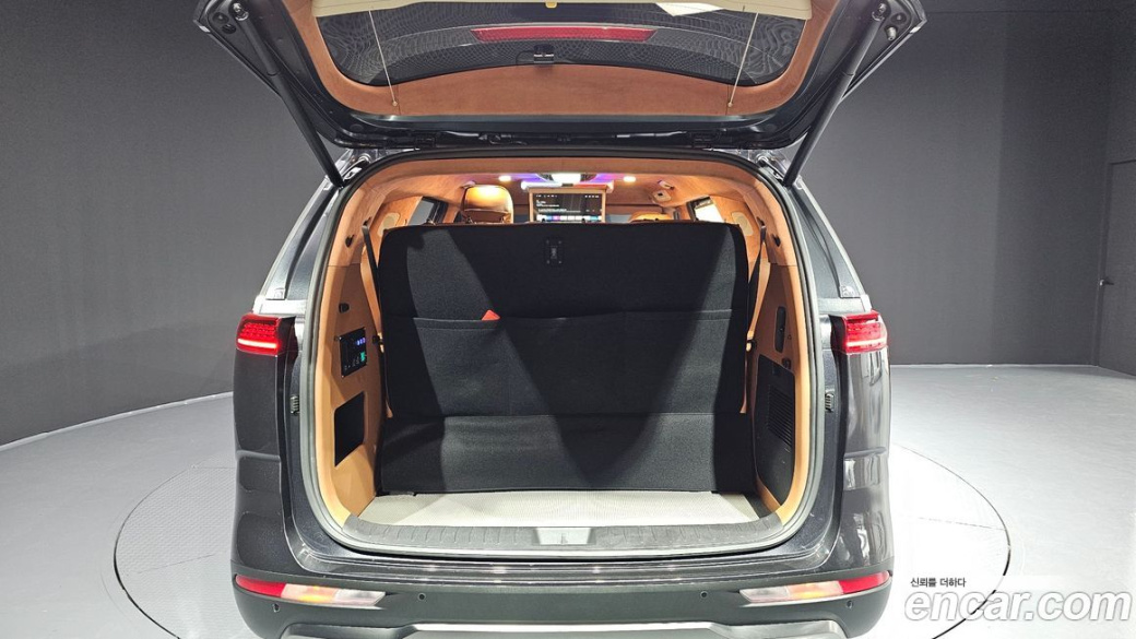 Kia Carnival 9-Seater Signature, 2023