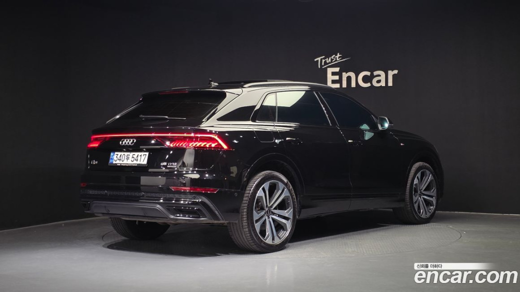 Audi Q8 55 TFSI Quattro Premium, 2023