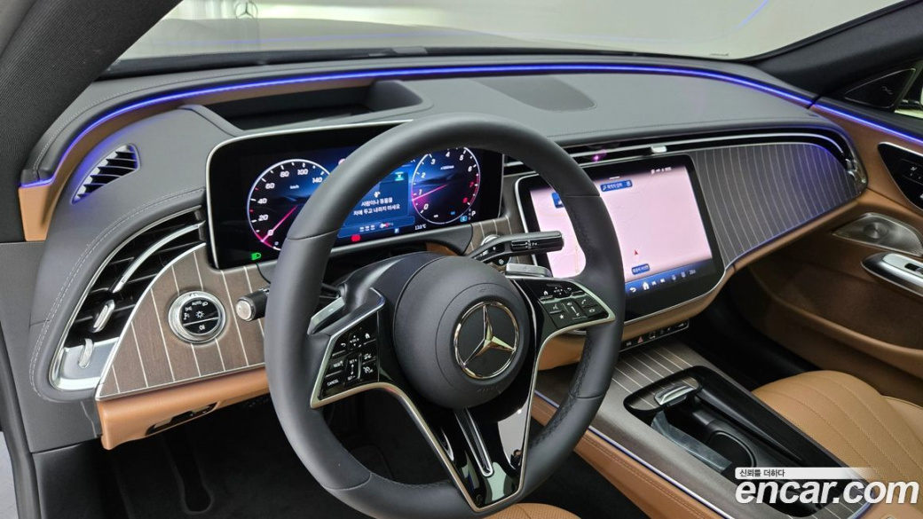 Mercedes-Benz E-Class E300 4MATIC Exclusive, 2025
