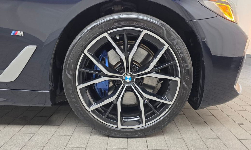 BMW 5-Series 530i xDrive M Sport Package, 2022