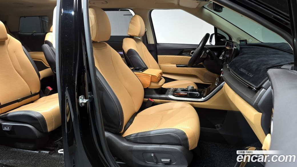 Kia Carnival 9-Seater Signature, 2022