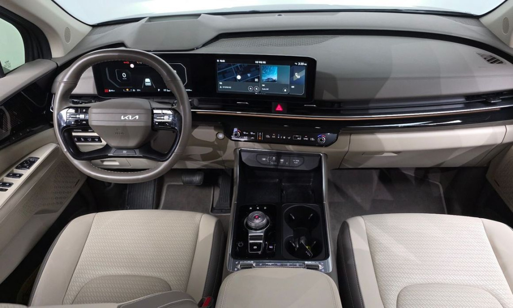 Kia Carnival 9-Seater Gravity, 2025