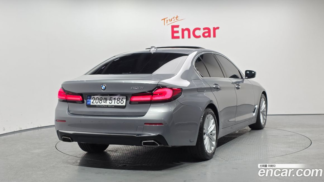 BMW 5-Series 520i Luxury, 2023