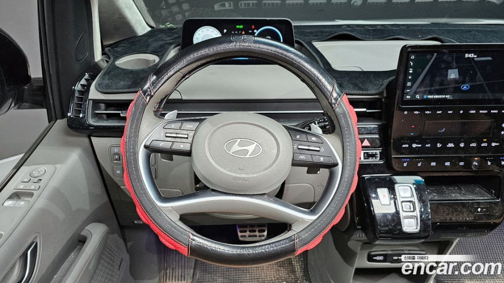 Hyundai Staria 4WD Lounge 9-Seater, 2025