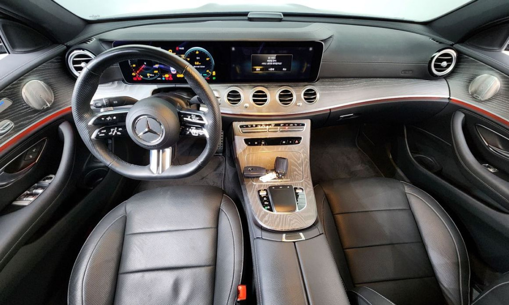 Mercedes-Benz E-Class E350 4MATIC AMG Line, 2023