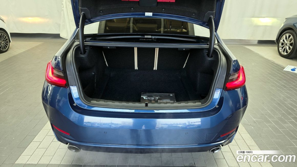 BMW 3-Series 320i, 2023