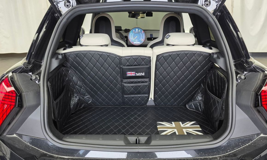 Mini Cooper Favoured, 2025