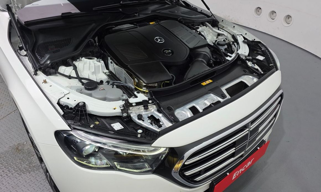 Mercedes-Benz E-Class E300 4MATIC Exclusive, 2024