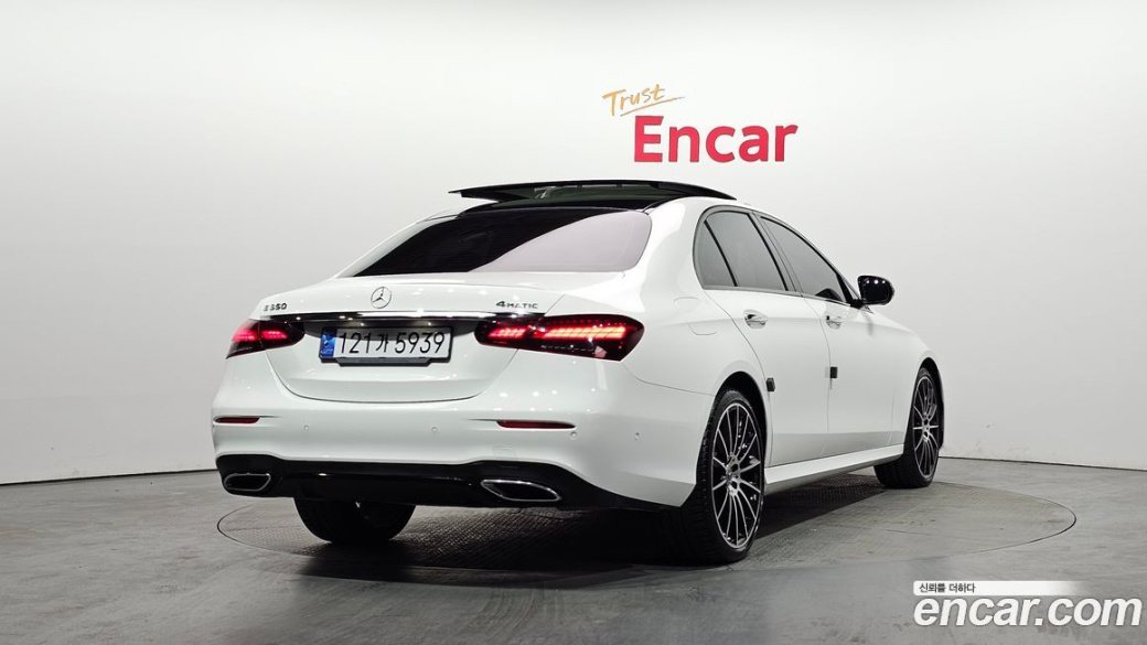 Mercedes-Benz E-Class E350 4MATIC AMG Line, 2023