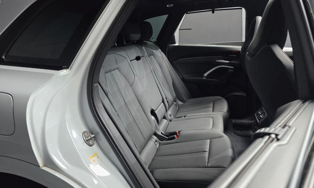 Audi Q5 40 TDI Quattro S Line Black Edition, 2025