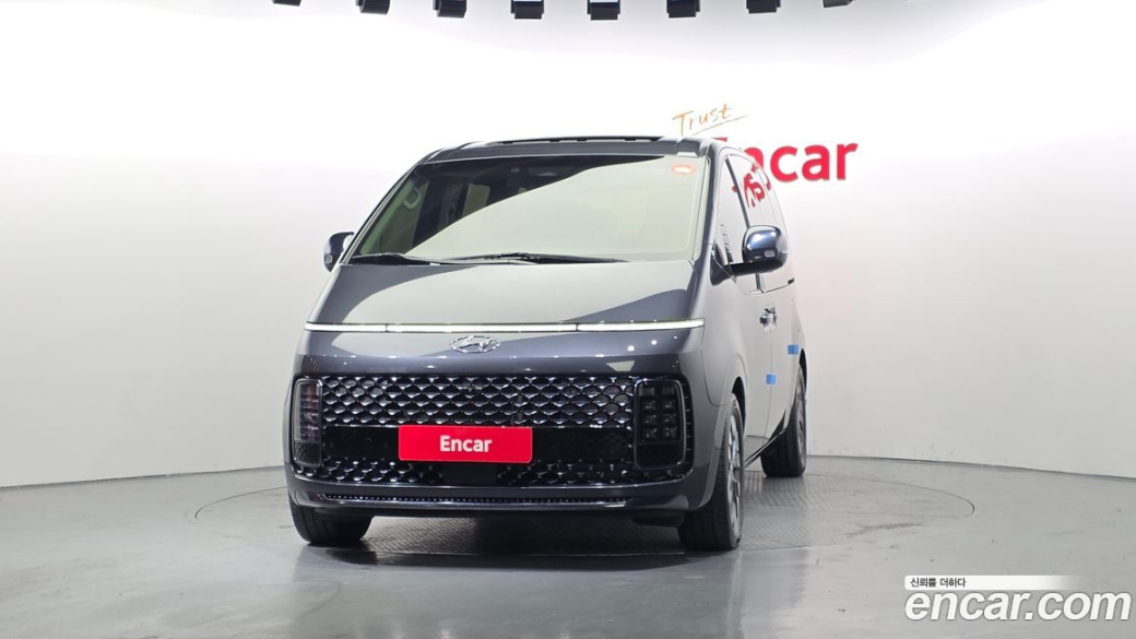 Hyundai Staria 4WD Lounge 9-Seater, 2022