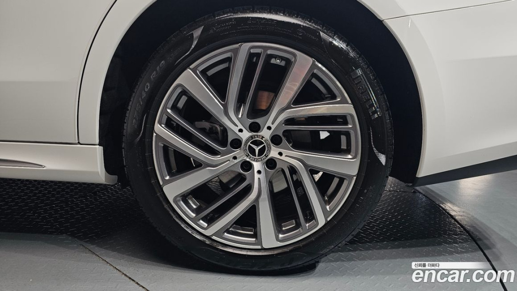 Mercedes-Benz E-Class E220d 4MATIC Exclusive, 2024