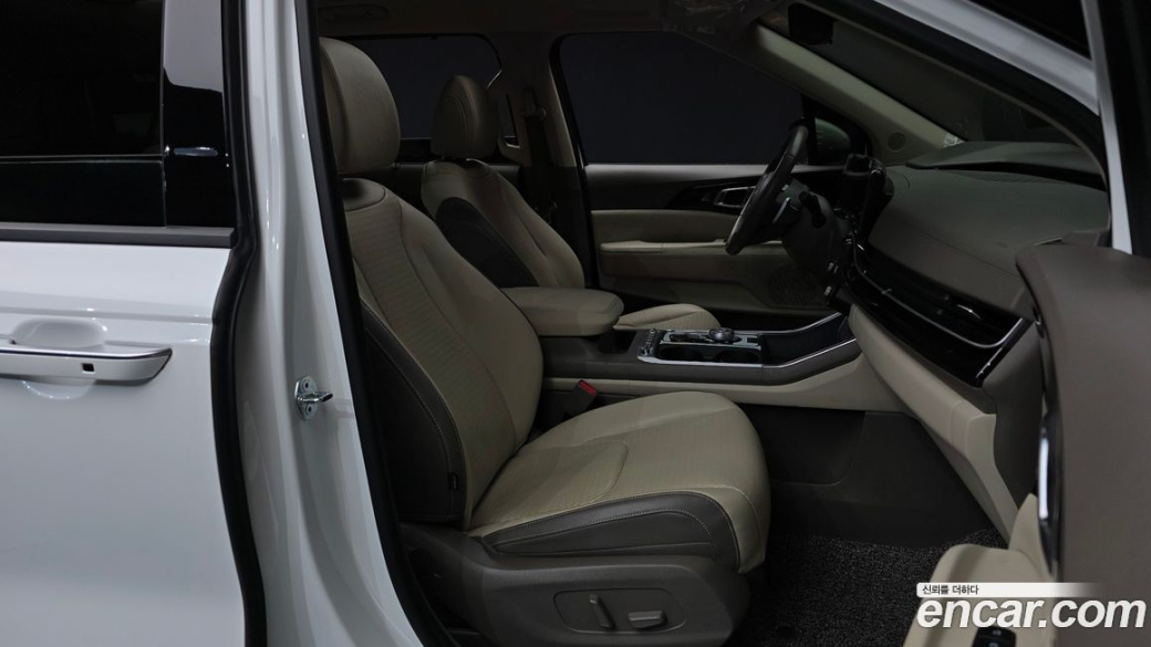 Kia Carnival 9-Seater Signature, 2024